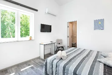 3-Bedroom Holiday House in Vrh for 6 Guests