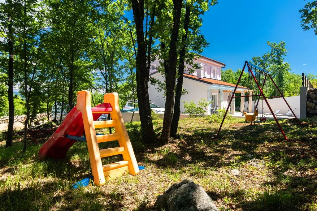 3-Bedroom Holiday House in Vrh for 6 Guests
