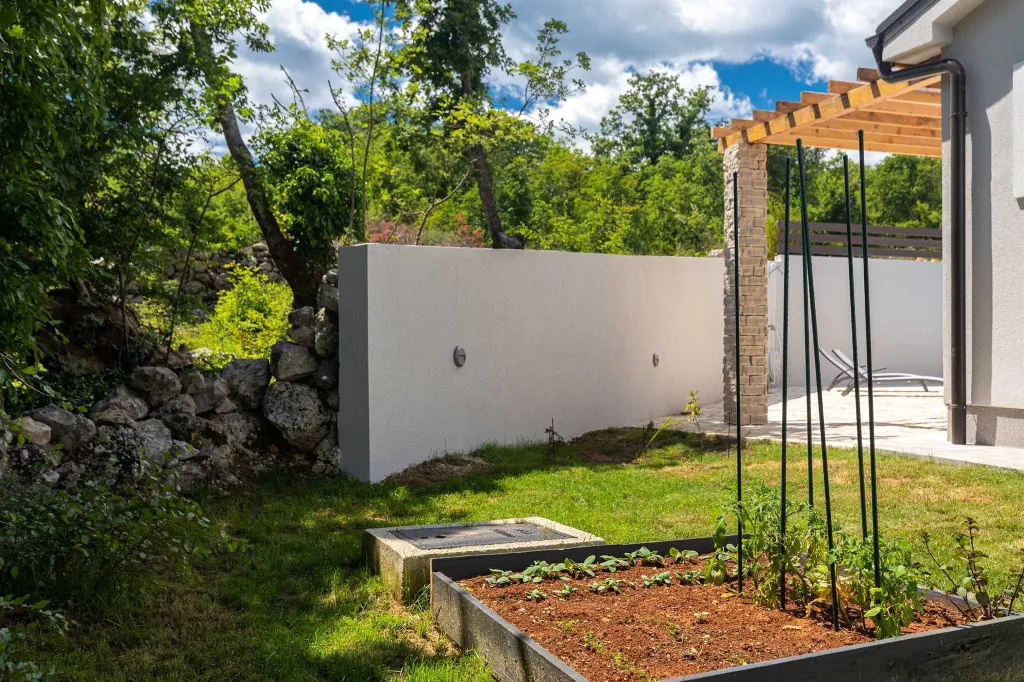 3-Bedroom Holiday House in Vrh for 6 Guests