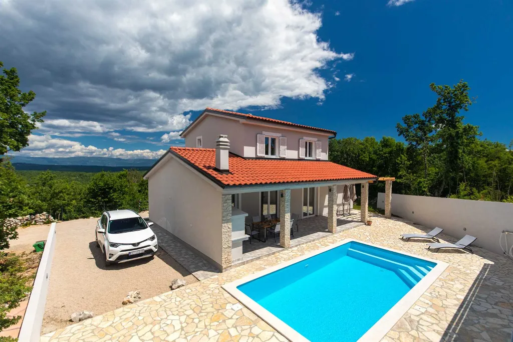 3-Bedroom Holiday House in Vrh for 6 Guests