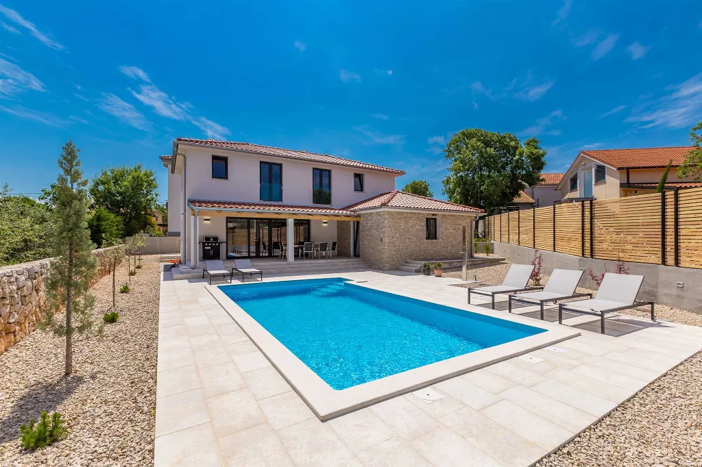3-Bedroom House in Dobrinj for Up to 7 Guests