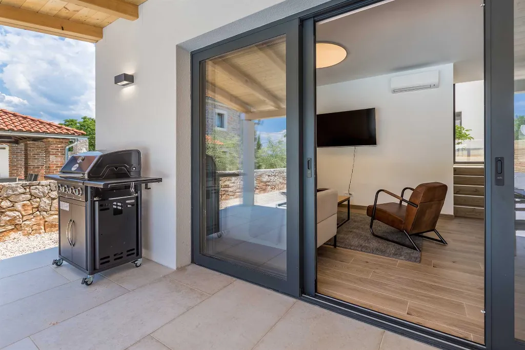 3-Bedroom House in Dobrinj for Up to 7 Guests