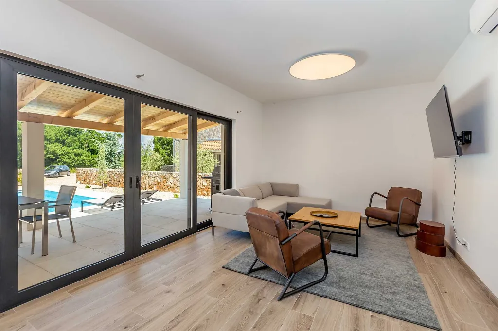 3-Bedroom House in Dobrinj for Up to 7 Guests
