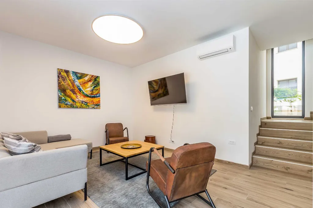 3-Bedroom House in Dobrinj for Up to 7 Guests