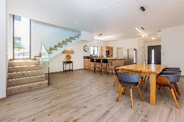 3-Bedroom House in Dobrinj for Up to 7 Guests