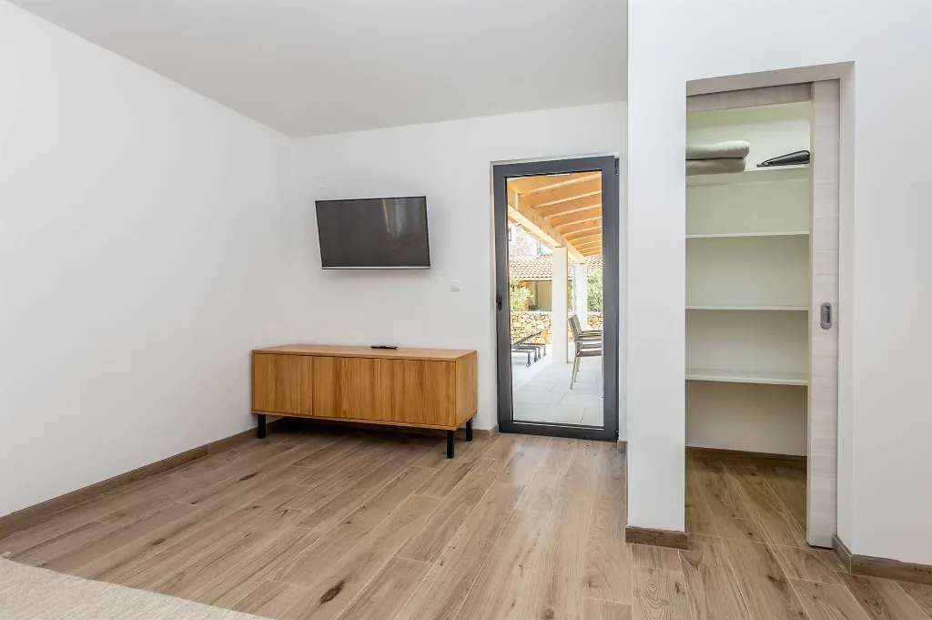 3-Bedroom House in Dobrinj for Up to 7 Guests