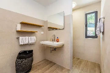 3-Bedroom House in Dobrinj for Up to 7 Guests