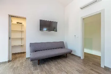 3-Bedroom House in Dobrinj for Up to 7 Guests