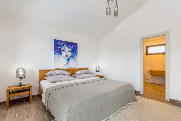 3-Bedroom House in Dobrinj for Up to 7 Guests