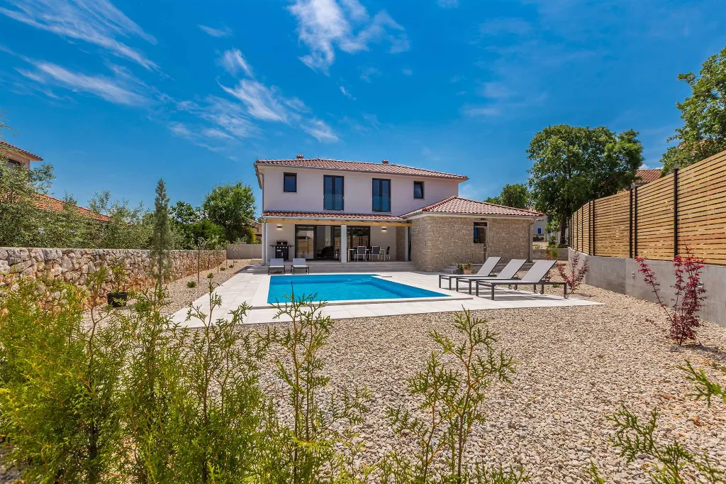 3-Bedroom House in Dobrinj for Up to 7 Guests