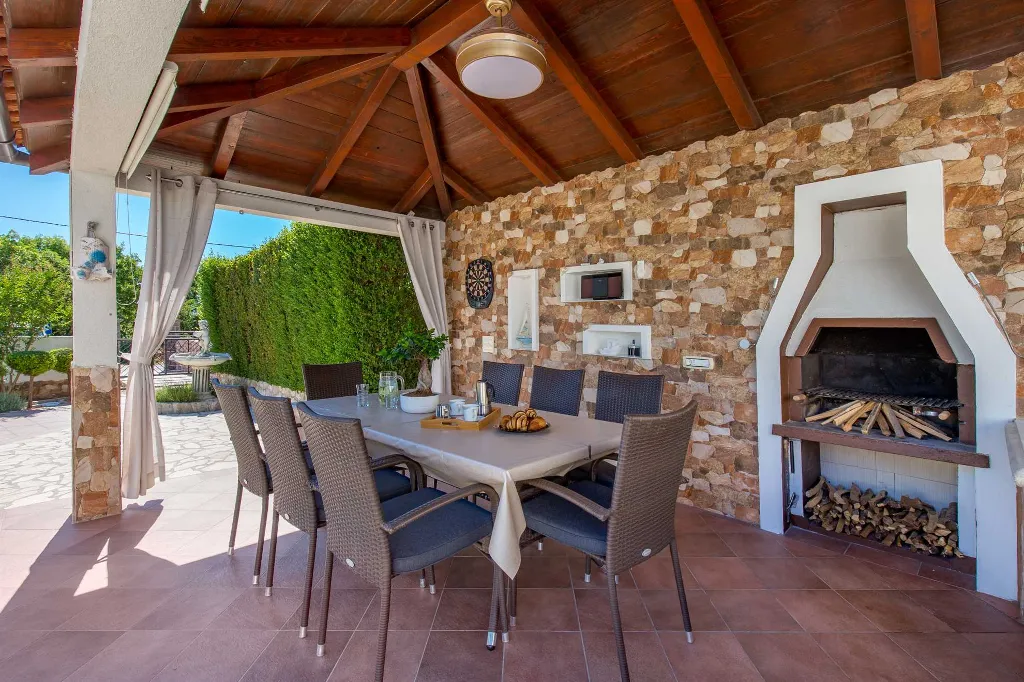 4-Bedroom House with Pool in Kras, Croatia