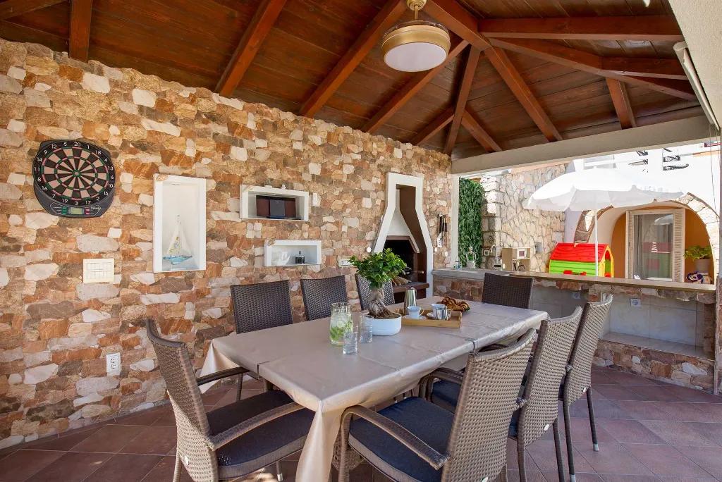 4-Bedroom House with Pool in Kras, Croatia
