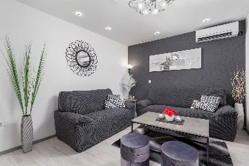 4-Bedroom House with Pool in Kras, Croatia