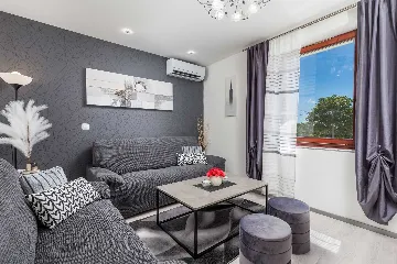 4-Bedroom House with Pool in Kras, Croatia