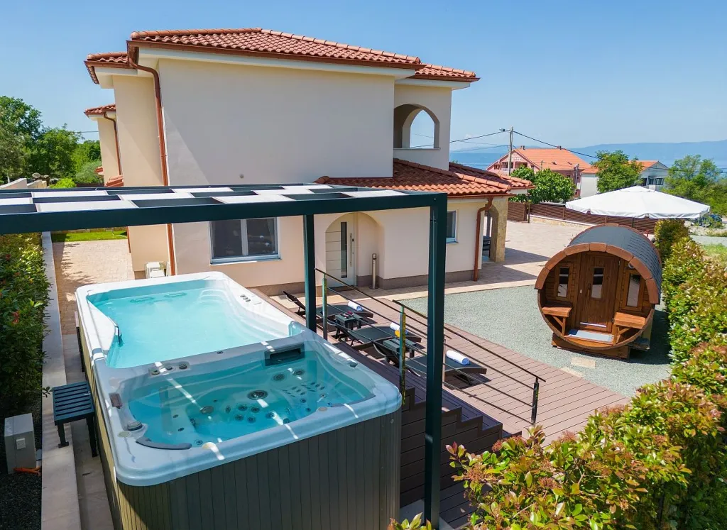 House with Massage Pool & Sauna in Malinska