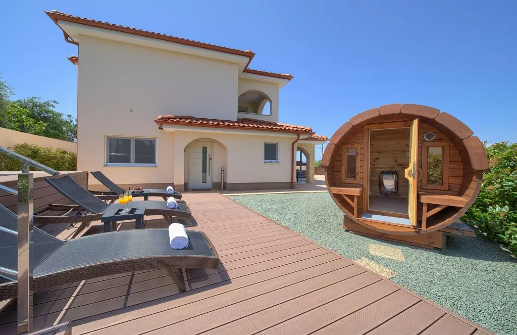 House with Massage Pool & Sauna in Malinska
