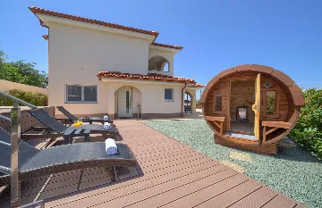 House with Massage Pool & Sauna in Malinska