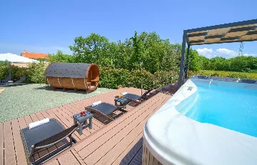 House with Massage Pool & Sauna in Malinska