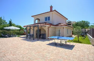 House with Massage Pool & Sauna in Malinska