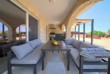 House with Massage Pool & Sauna in Malinska