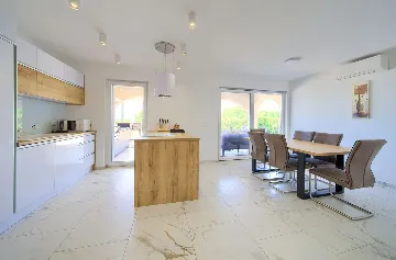 House with Massage Pool & Sauna in Malinska