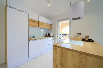 House with Massage Pool & Sauna in Malinska