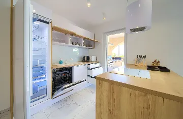 House with Massage Pool & Sauna in Malinska