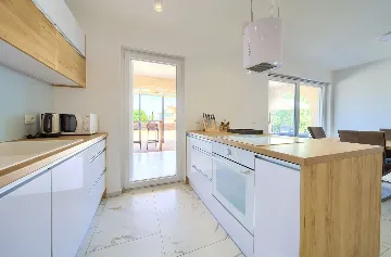 House with Massage Pool & Sauna in Malinska