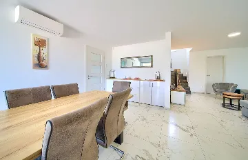 House with Massage Pool & Sauna in Malinska