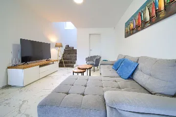 House with Massage Pool & Sauna in Malinska