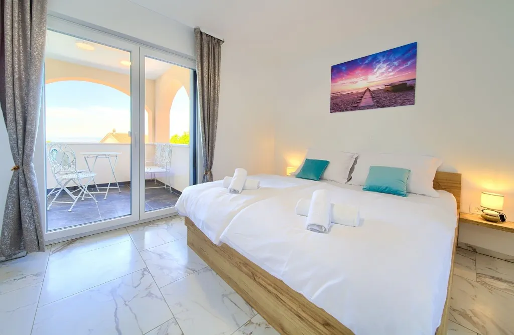 House with Massage Pool & Sauna in Malinska