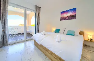 House with Massage Pool & Sauna in Malinska