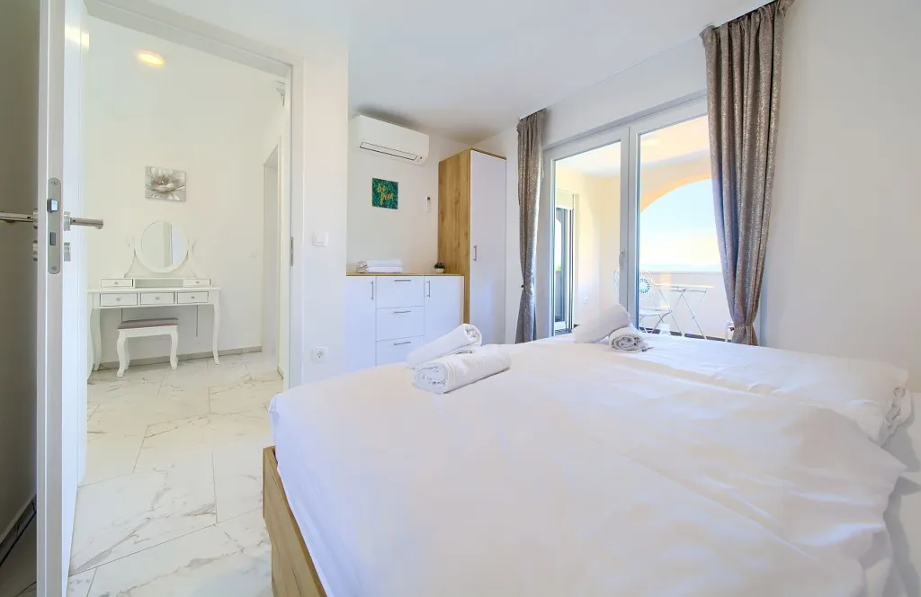 House with Massage Pool & Sauna in Malinska