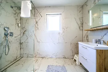 House with Massage Pool & Sauna in Malinska