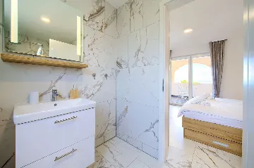 House with Massage Pool & Sauna in Malinska