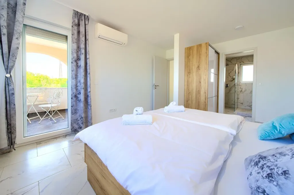 House with Massage Pool & Sauna in Malinska