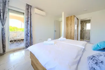 House with Massage Pool & Sauna in Malinska