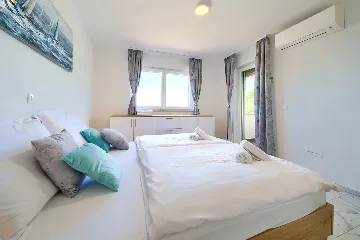 House with Massage Pool & Sauna in Malinska