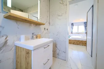 House with Massage Pool & Sauna in Malinska