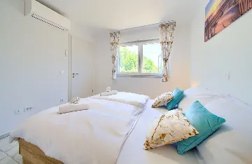 House with Massage Pool & Sauna in Malinska