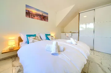 House with Massage Pool & Sauna in Malinska