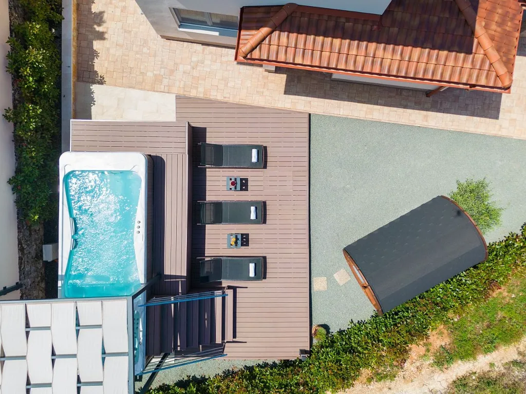 House with Massage Pool & Sauna in Malinska