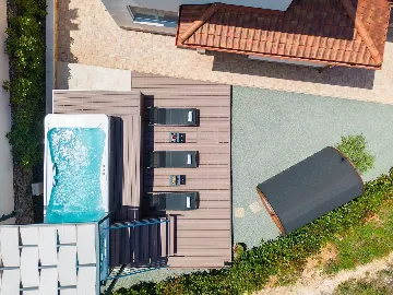 House with Massage Pool & Sauna in Malinska