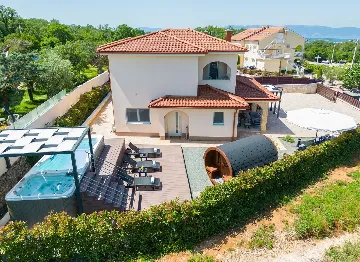 House with Massage Pool & Sauna in Malinska