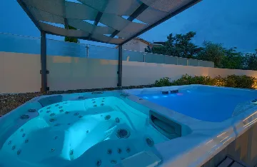 House with Massage Pool & Sauna in Malinska