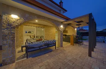 House with Massage Pool & Sauna in Malinska