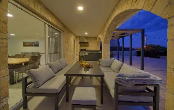 House with Massage Pool & Sauna in Malinska