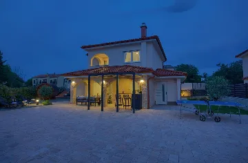 House with Massage Pool & Sauna in Malinska