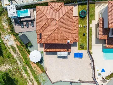 House with Massage Pool & Sauna in Malinska