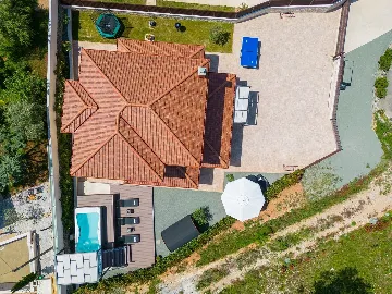 House with Massage Pool & Sauna in Malinska